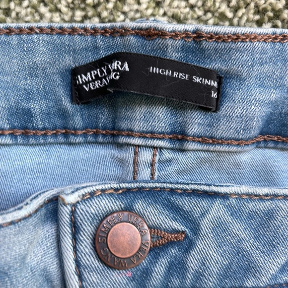 Simply Vera Jeans - Picture 2 of 3